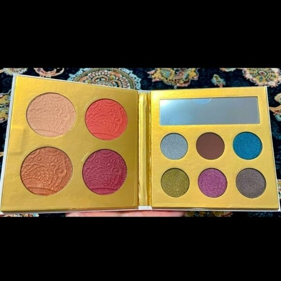 PÜR Midnight Masquerade Face Palette With Eye Shadows and Blush - Picture 2 of 3